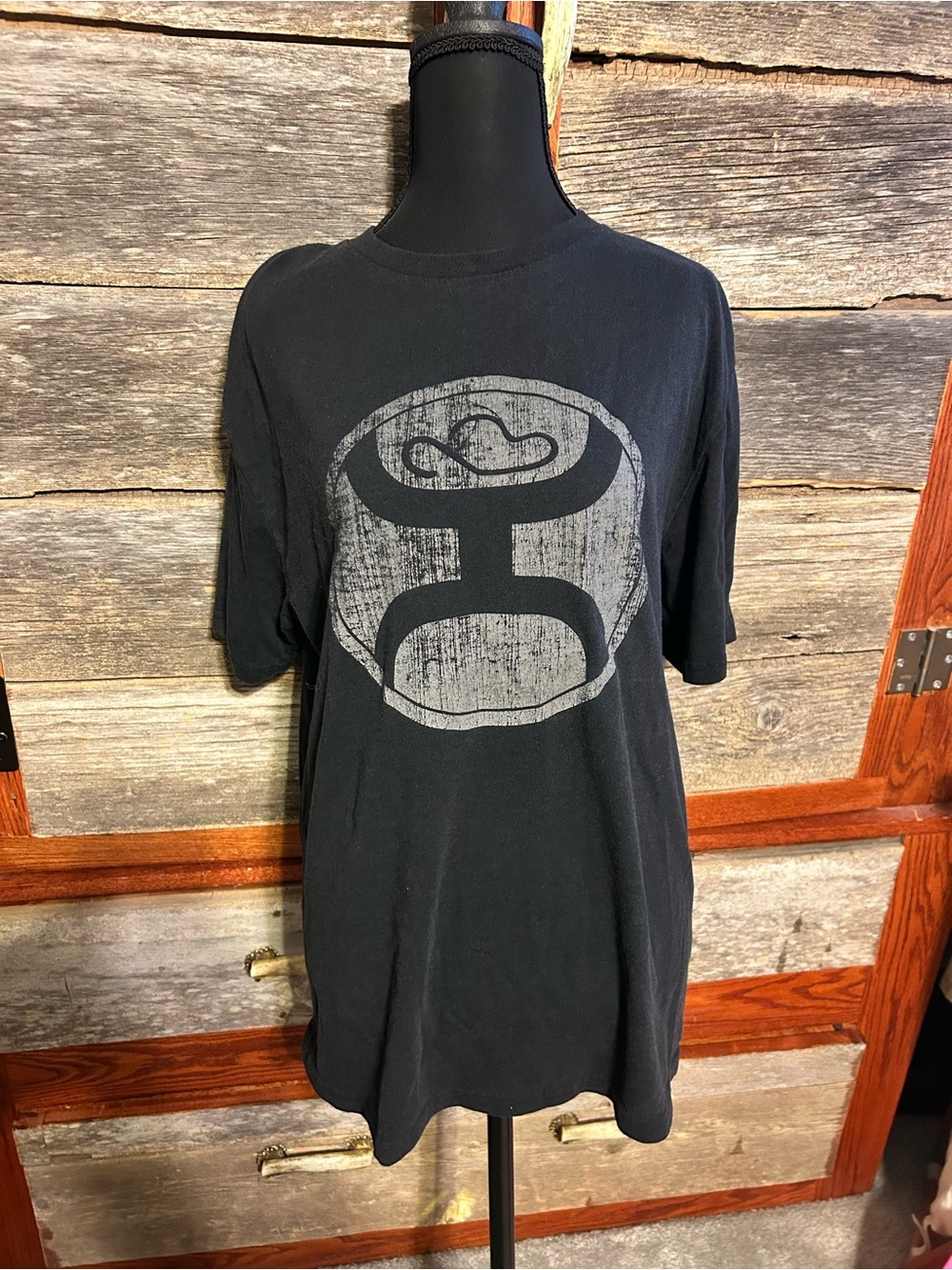 Hooey Black Short-Sleeve Tee with Distressed Circular Logo Size XL